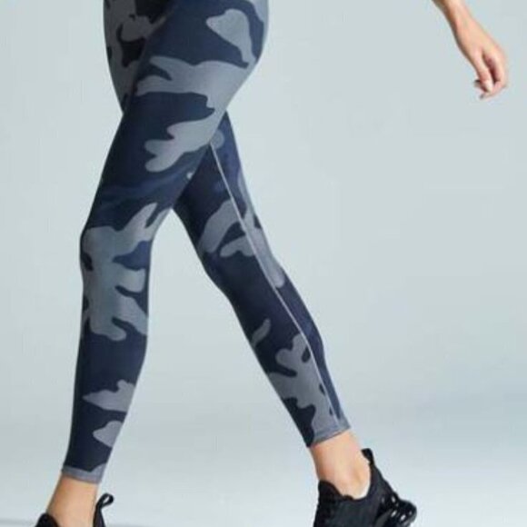 🎄Women’s Camo Leggings - Picture 5 of 9